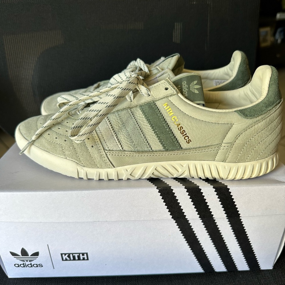 Adidas INDOOR SUPER KITH
Size 9 Mens
